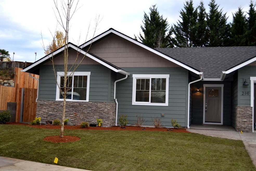 2928 Naples Dr, Grants Pass, OR 97527 - photo 1