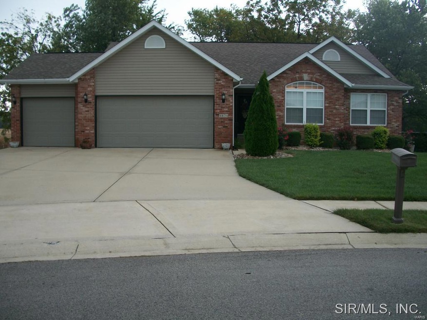 1870 Robin Mills Ct, Maryville, IL 62062 - photo 1