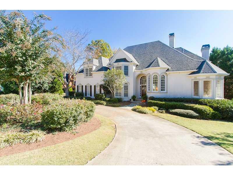 8975 Nesbit Lakes Dr, Alpharetta, GA 30022 - photo 1