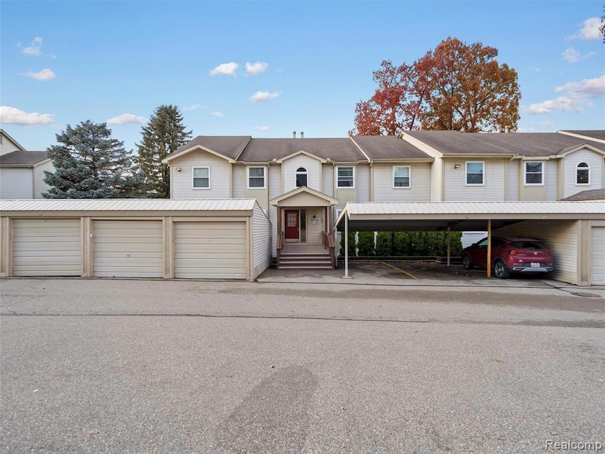 4970 Oak Hill Dr, Waterford, MI 48329 - photo 1