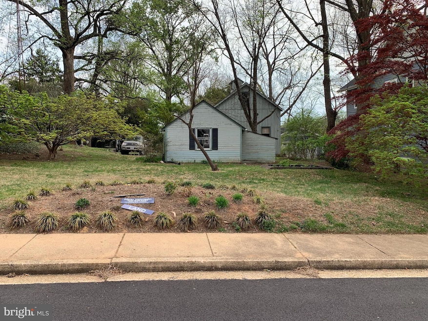 1011 Fowler St, Falls Church, VA 22046 - photo 1