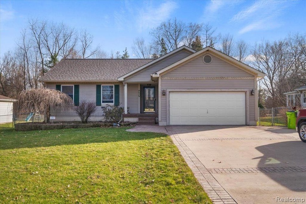 9283 Hill Rd, Swartz Creek, MI 48473 - photo 1