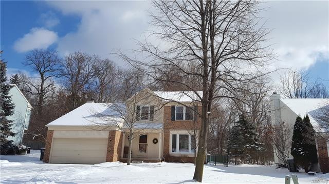 772 Whitney Dr 1.jpg