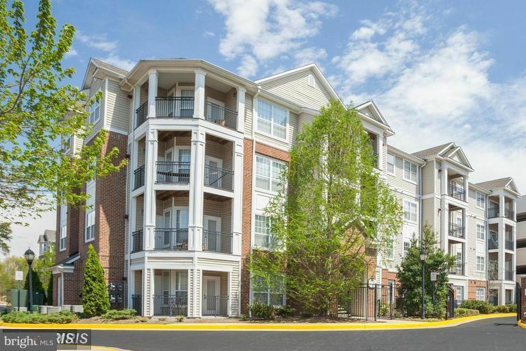 12900 Centre Park Cir unit 408, Herndon, VA 20171 - photo 1