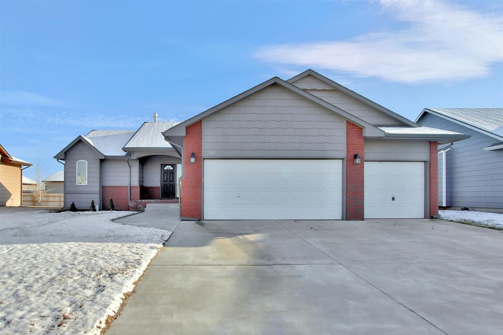 524 S Horseshoe Bend, Maize, KS 67101 - photo 1