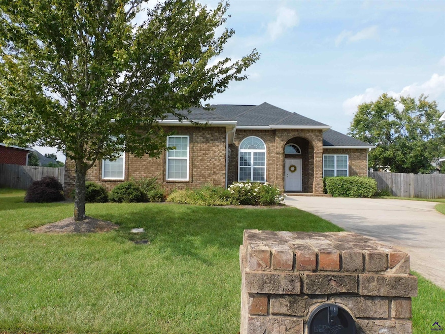 1307 Loudon Hill Dr, Warner Robins, GA 31088 - photo 1