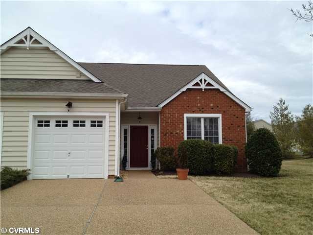 Exterior Front - This End Unit has tons of Common 