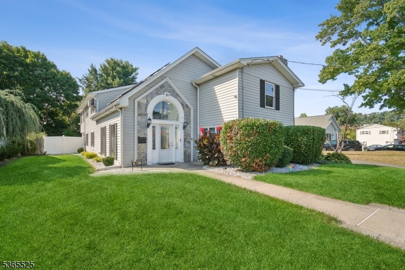 Sold $705,000 • Co-Listing Agent