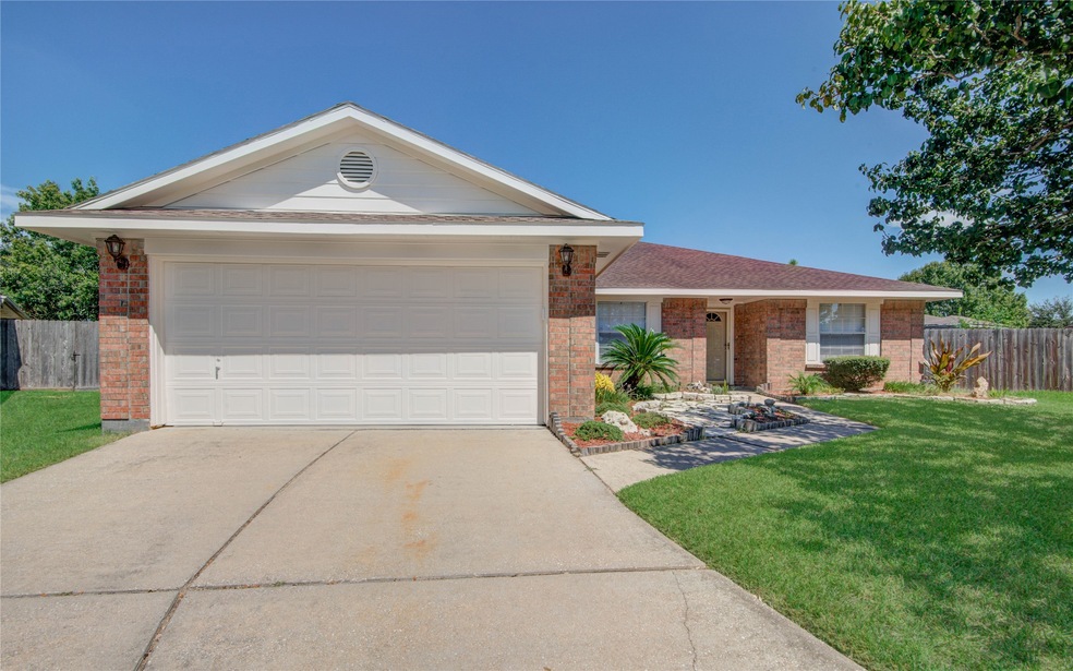 10907 Fern Terrace Dr, Houston, TX 77075 - photo 1