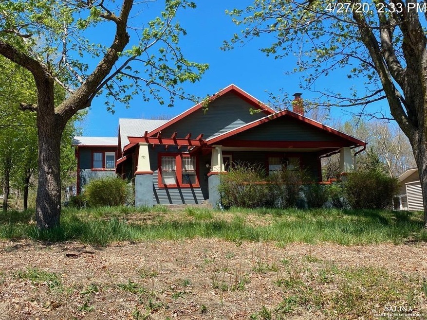 733 W 9th St, Concordia, KS 66901 - photo 1