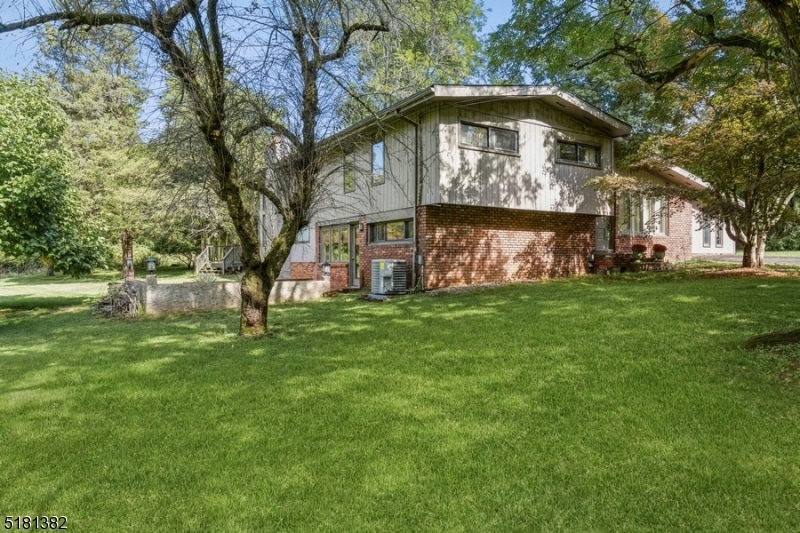 975 Spring Run Ln, Martinsville, NJ 08836 - photo 1