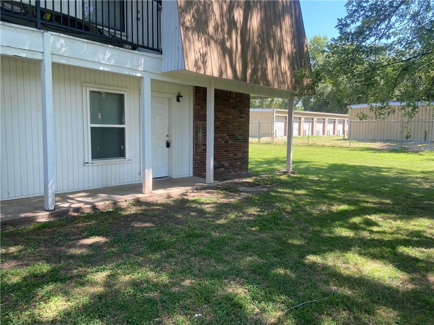 203 S Baggett St unit 9, Prairie Grove, AR 72753 - photo 1