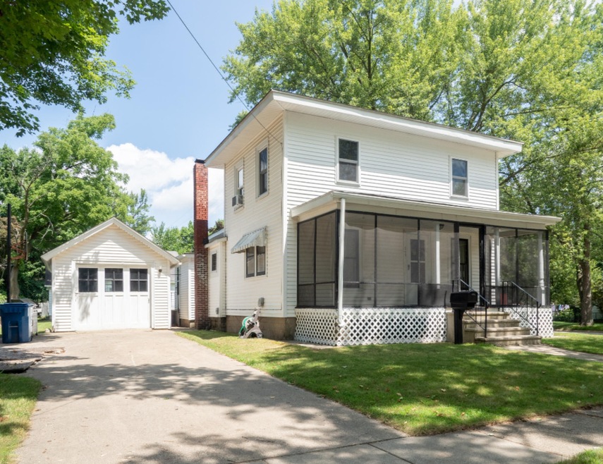 117 E Plainwell St Plainwell-101