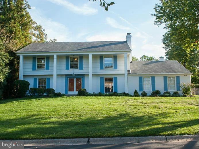 9208 Paddock Ln, Potomac, MD 20854 - photo 1