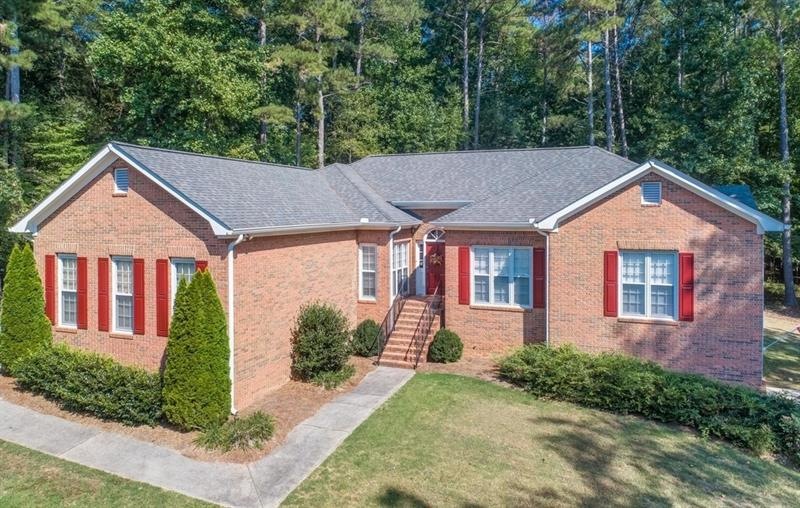 Beautiful brick front ranch home on a private culd