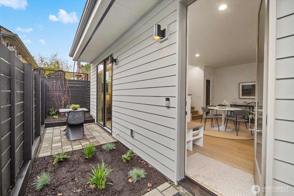 713 N 70th St, Seattle, WA 98103 - photo 1