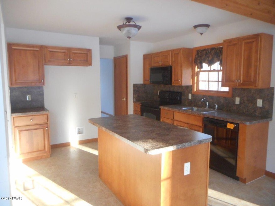 195 Aspen Dr, Milford, PA 18337 - photo 1