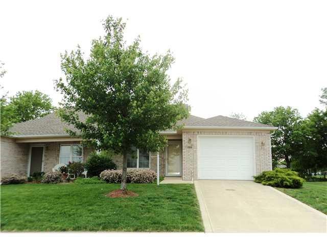 1019 Hilltop Commons Blvd, Whiteland, IN 46184 - photo 1