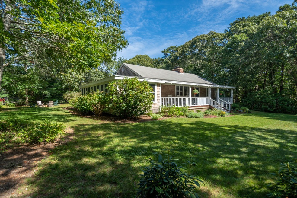25  & 27 Lexington Ave, Oak Bluffs, MA 02557 - photo 1