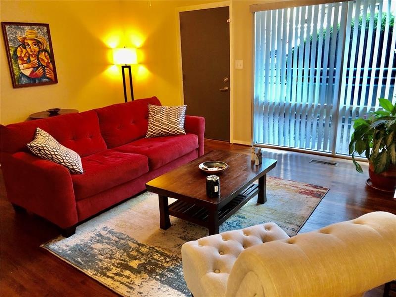 SPACIOUS, LIGHT-FILLED LIVING ROOM FEATURES CUSTOM