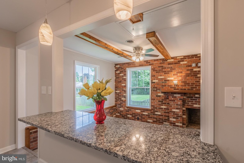 115 W Potomac Dr, Colonial Beach, VA 22443 - photo 1