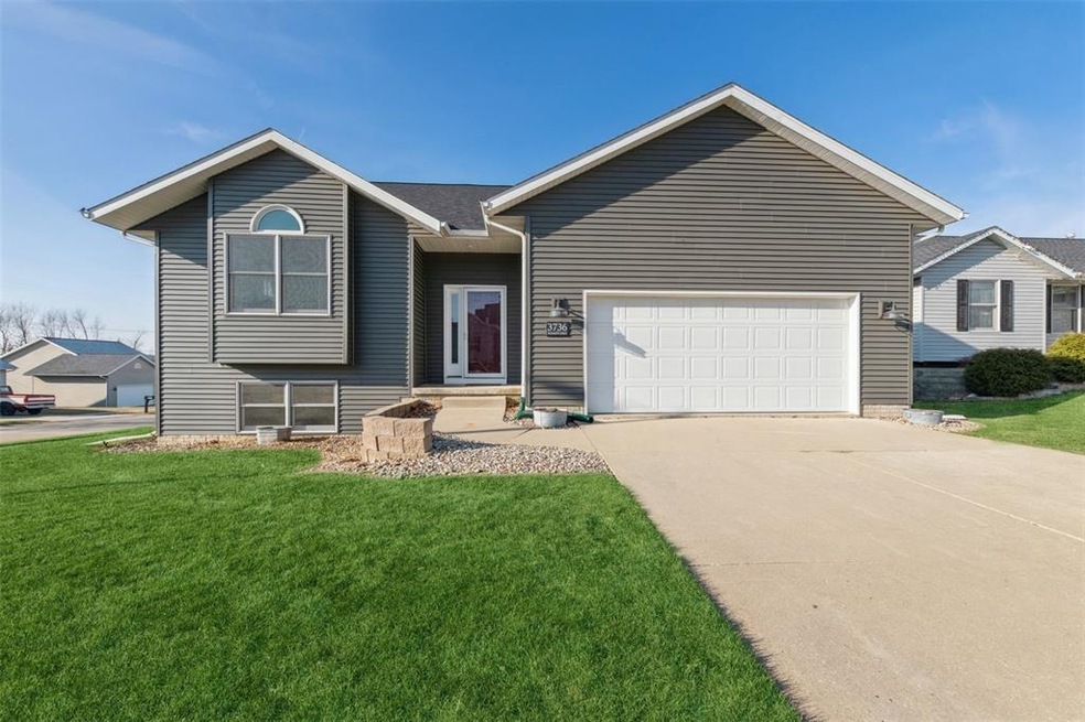 3736 Monarch Dr SW, Cedar Rapids, IA 52404 - photo 1