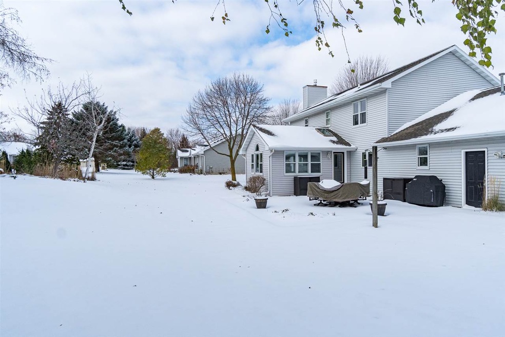 W5821 Hearthstone Dr, Appleton, WI 54915 - photo 1