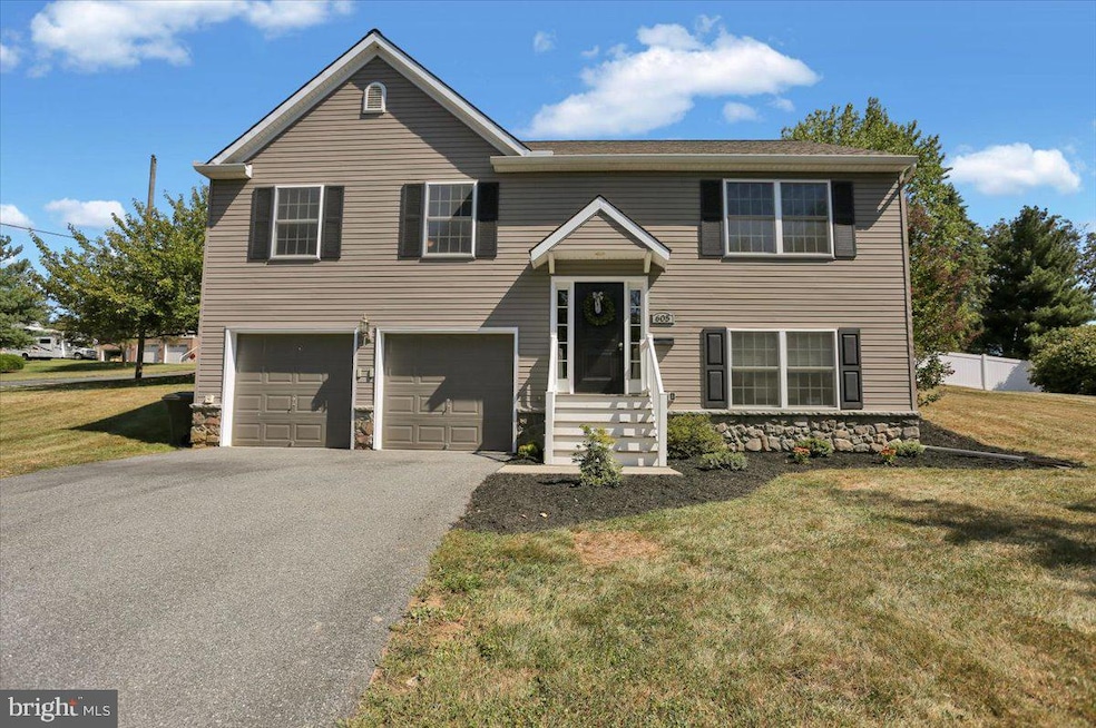 605 Terrace Ave, Mount Joy, PA 17552 - photo 1