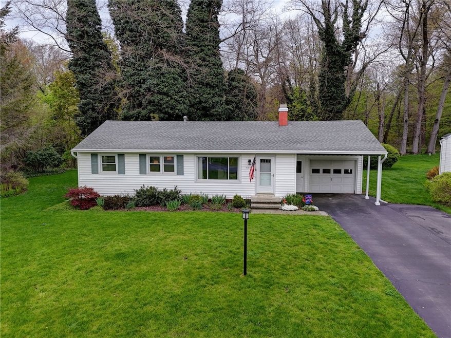 WELCOME to530 Glenview Court, Webster!