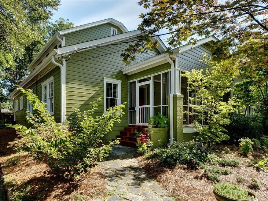 Renovated bungalow in Historic Marietta!