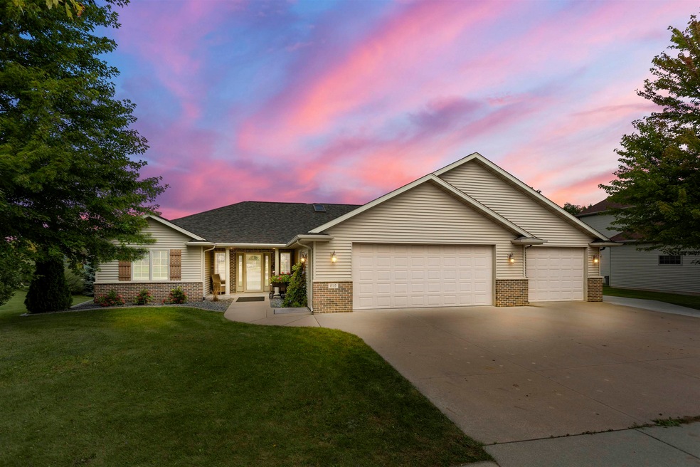 619 Roland St, Combined Locks, WI 54113 - photo 1