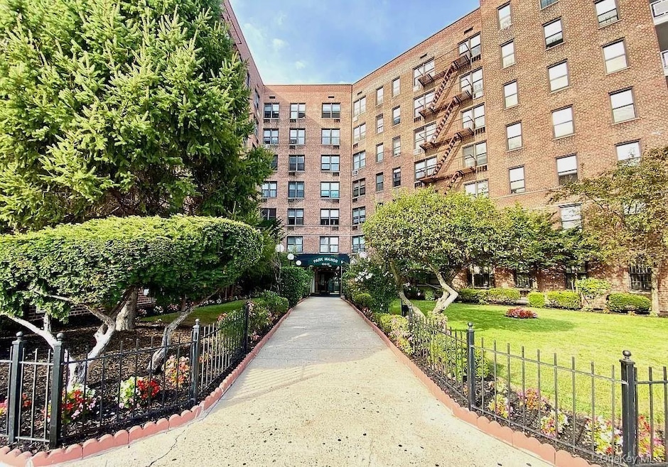 Park Manor Condo unit 7, Forest Hills, NY 11375 - photo 1