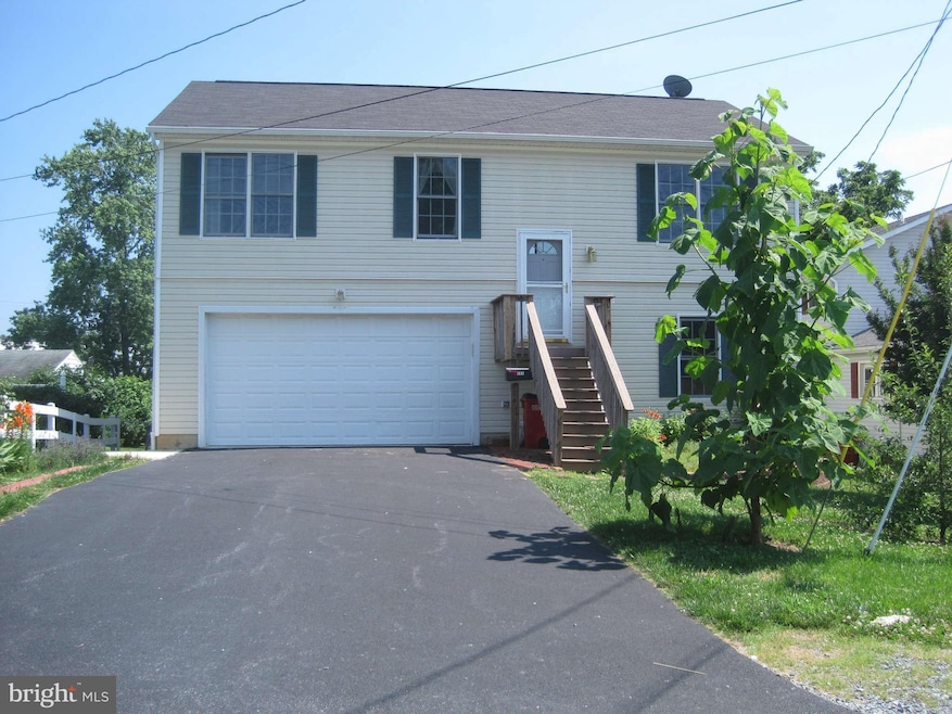 111 W 6th Ave, Ranson, WV 25438 - photo 1