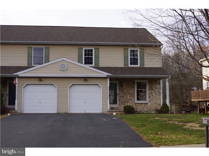 904 Pine Ct, Perkasie, PA 18944 - photo 1