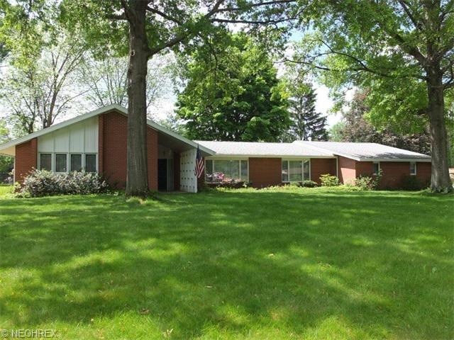 Sprawling, 4 bedroom, 3.5 bath, all brick ranch on