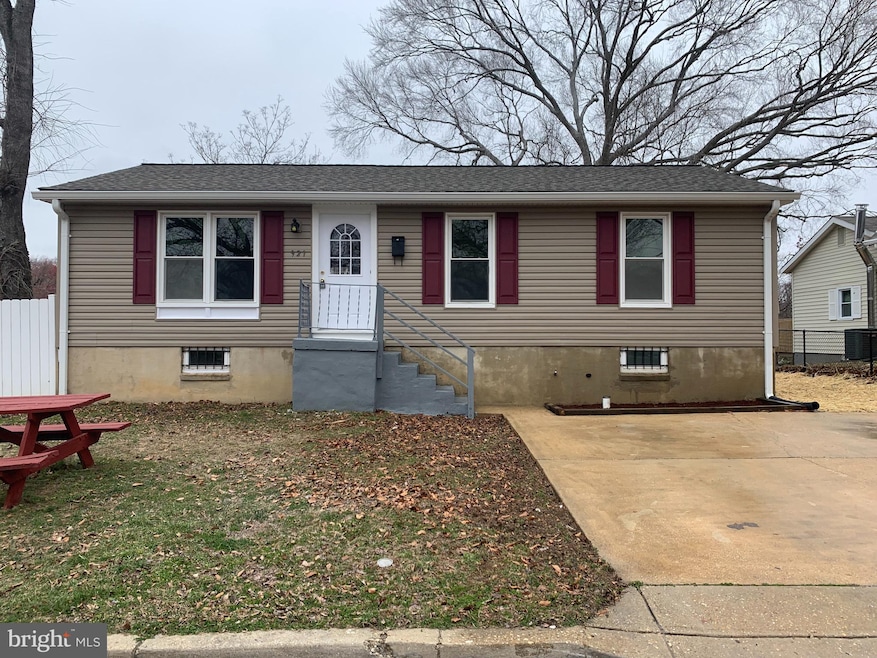 921 Nova Ave, Capitol Heights, MD 20743 - photo 1