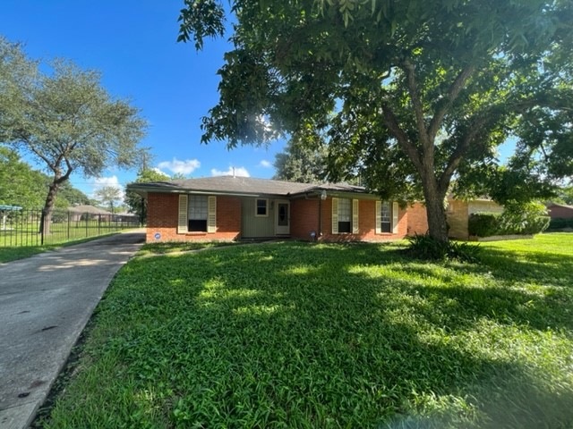 3206 Garapan St, Houston, TX 77091 - photo 1