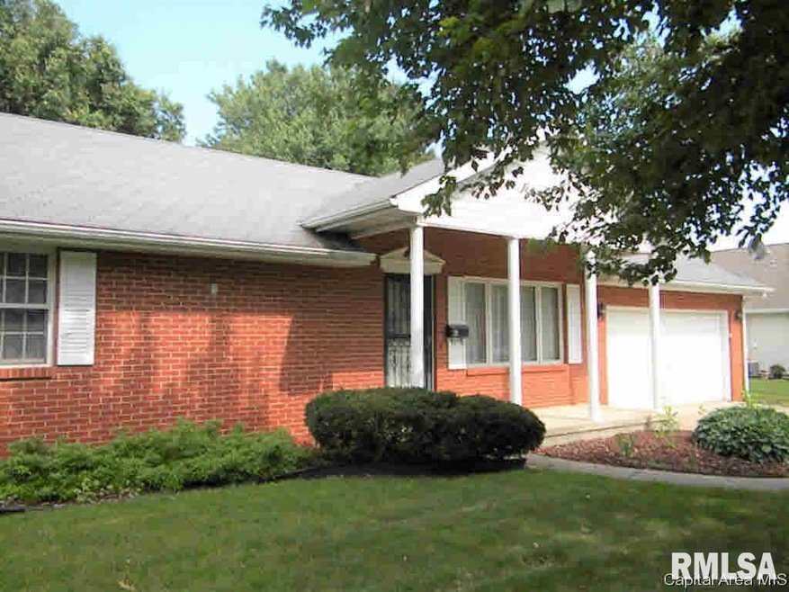 8 Stevenson Dr, Jacksonville, IL 62650 - photo 1