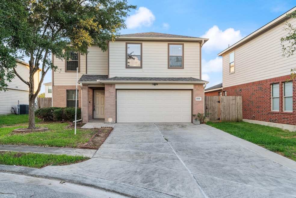 8946 Summerset Meadow Ct, Houston, TX 77075 - photo 1