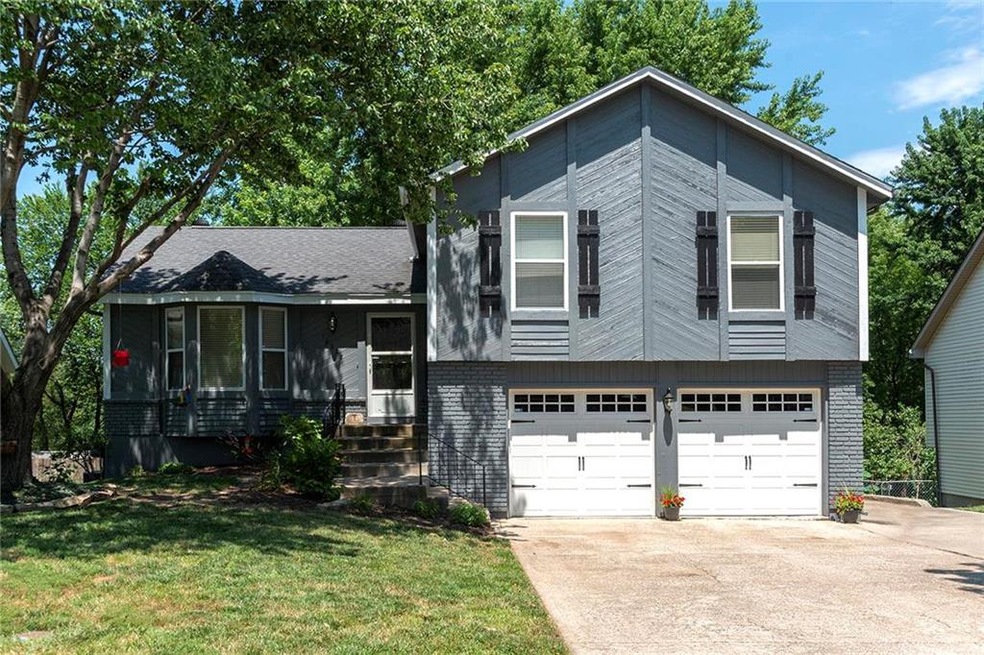 10228 W 49th Place, Shawnee, KS 66203 - photo 1