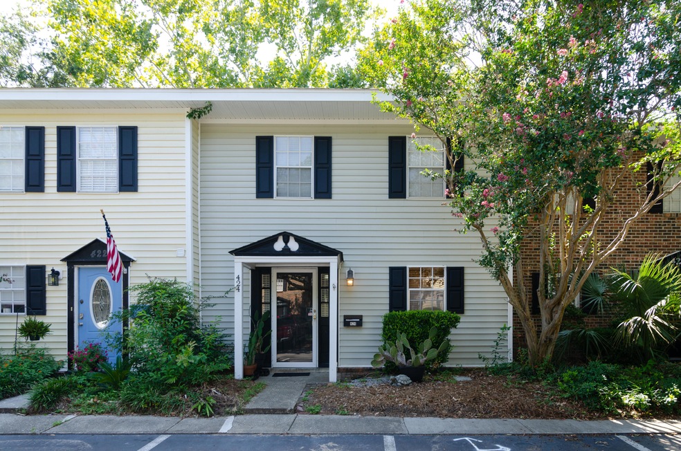 424 Carriage Ln.-2