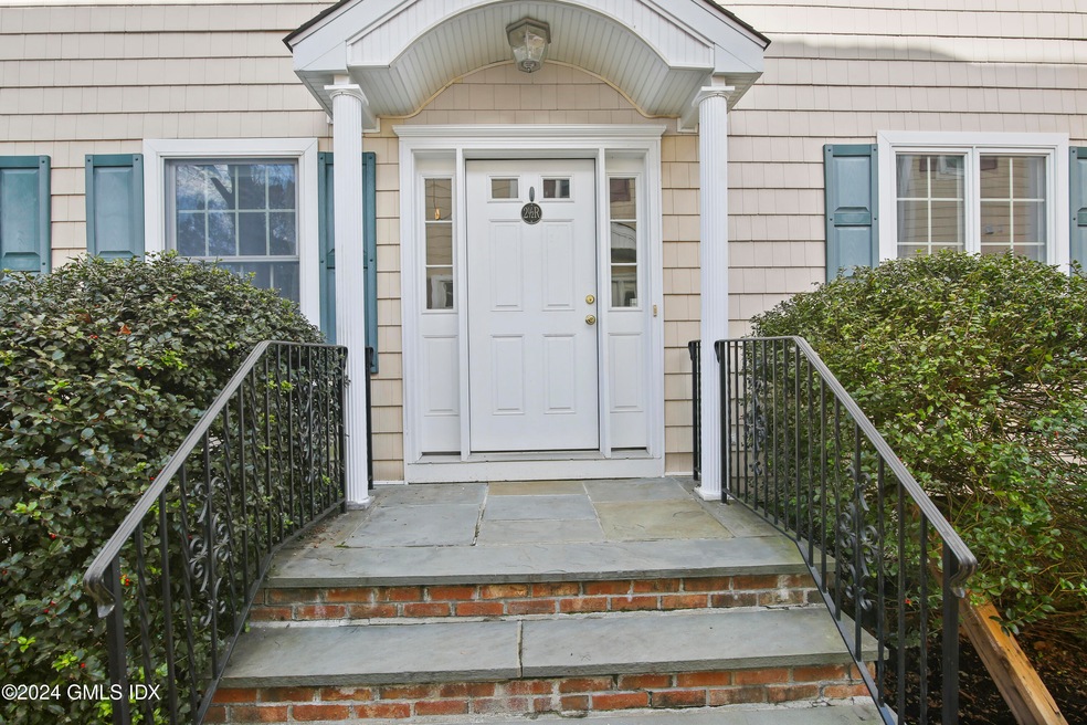2 1/2 Cos Cob Ave unit R, Cos Cob, CT 06807 - photo 1