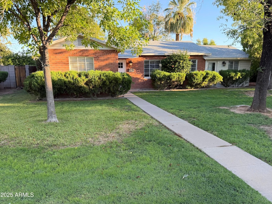 2834 E Avalon Dr, Phoenix, AZ 85016 - photo 1