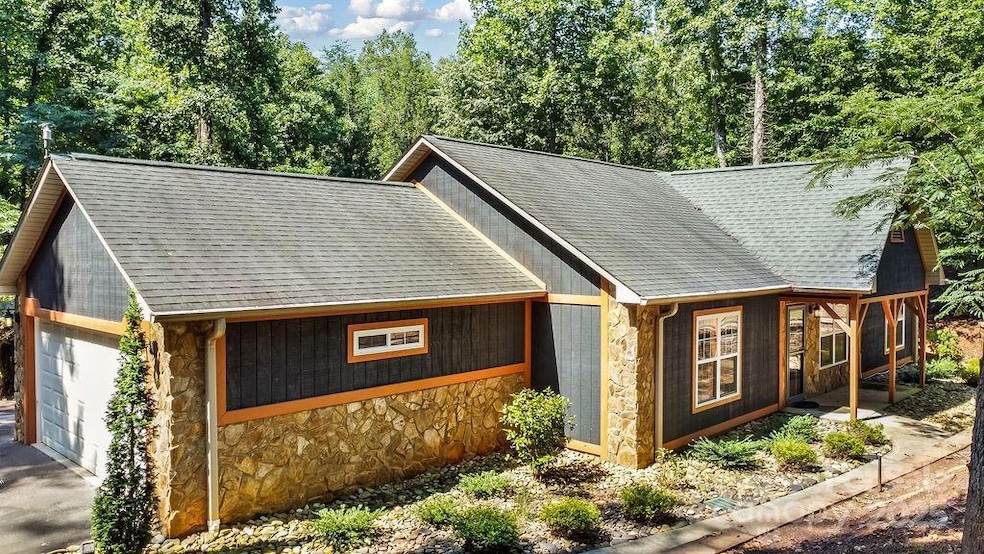 872 Hayes Rd, Columbus, NC 28722 - photo 1