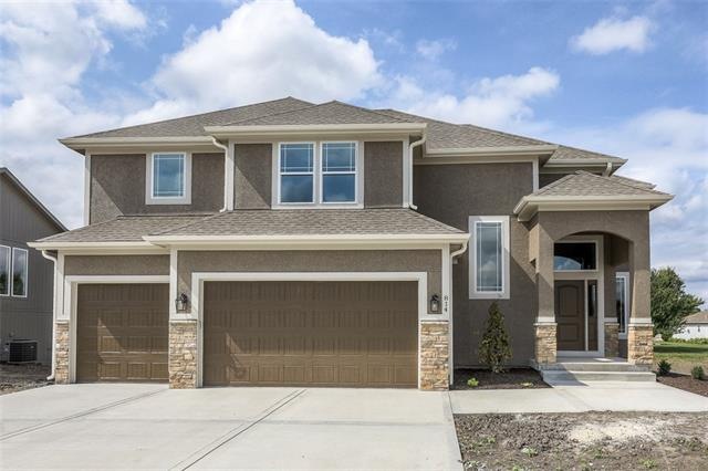 822 Cindy Ln, Raymore, MO 64083 - photo 1