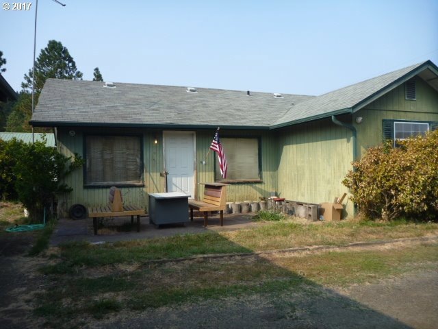 140 Plat A St, Sutherlin, OR 97479 - photo 1