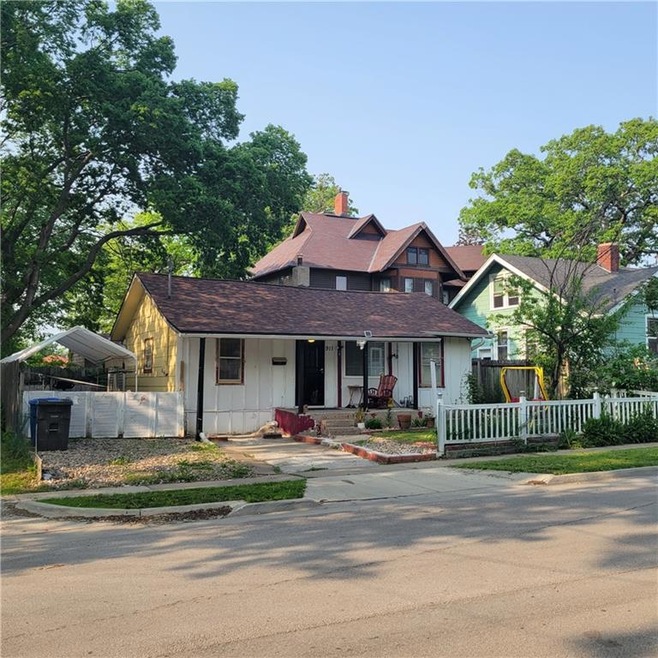 911 Franklin Ave, Des Moines, IA 50314 - photo 1