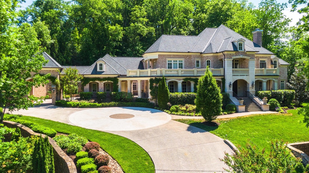 Elegant hilltop estate