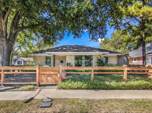 4601 Michaux St, Houston, TX 77009 - photo 1