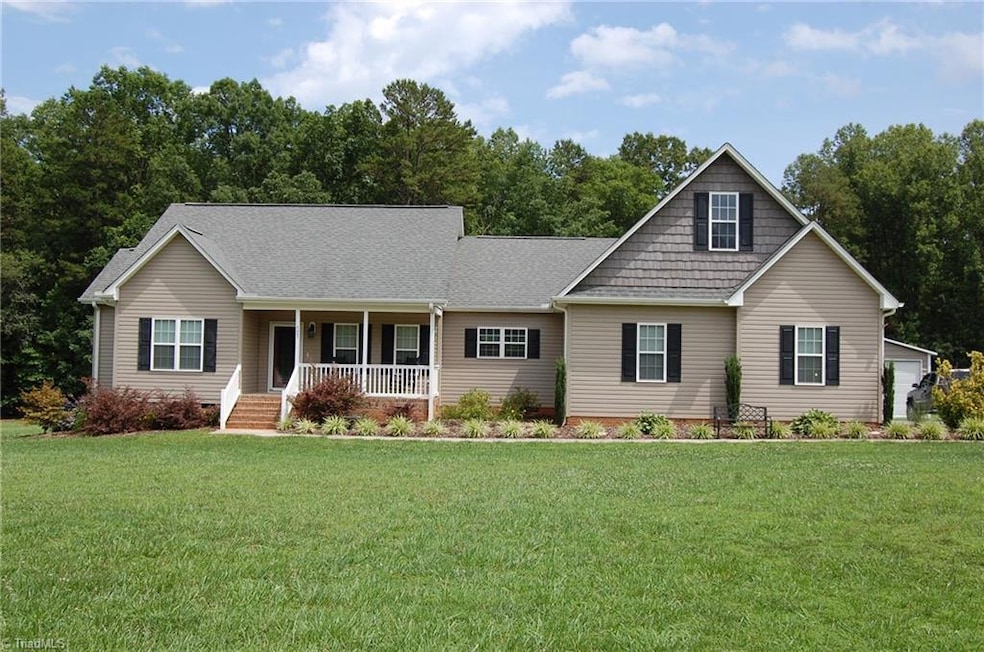 527 Sawyersville Rd, Asheboro, NC 27205 - photo 1